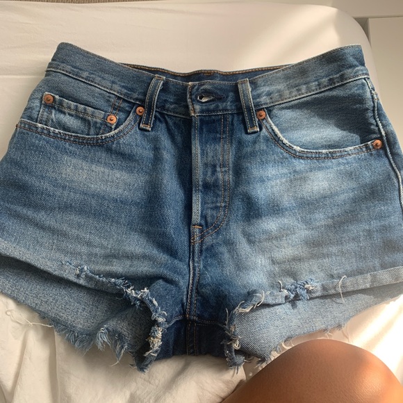 Levis 501 high waisted shorts - Picture 2 of 2